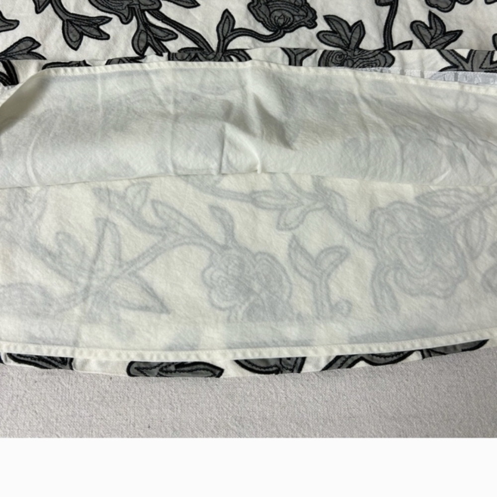 White House Black Market Skirt Size 2 Cream Gray Appliqué Flowers Embroidered - Picture 3 of 7